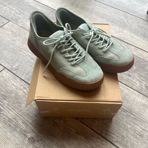 Kizik Women’s Brooklyn sneaker size 7.5